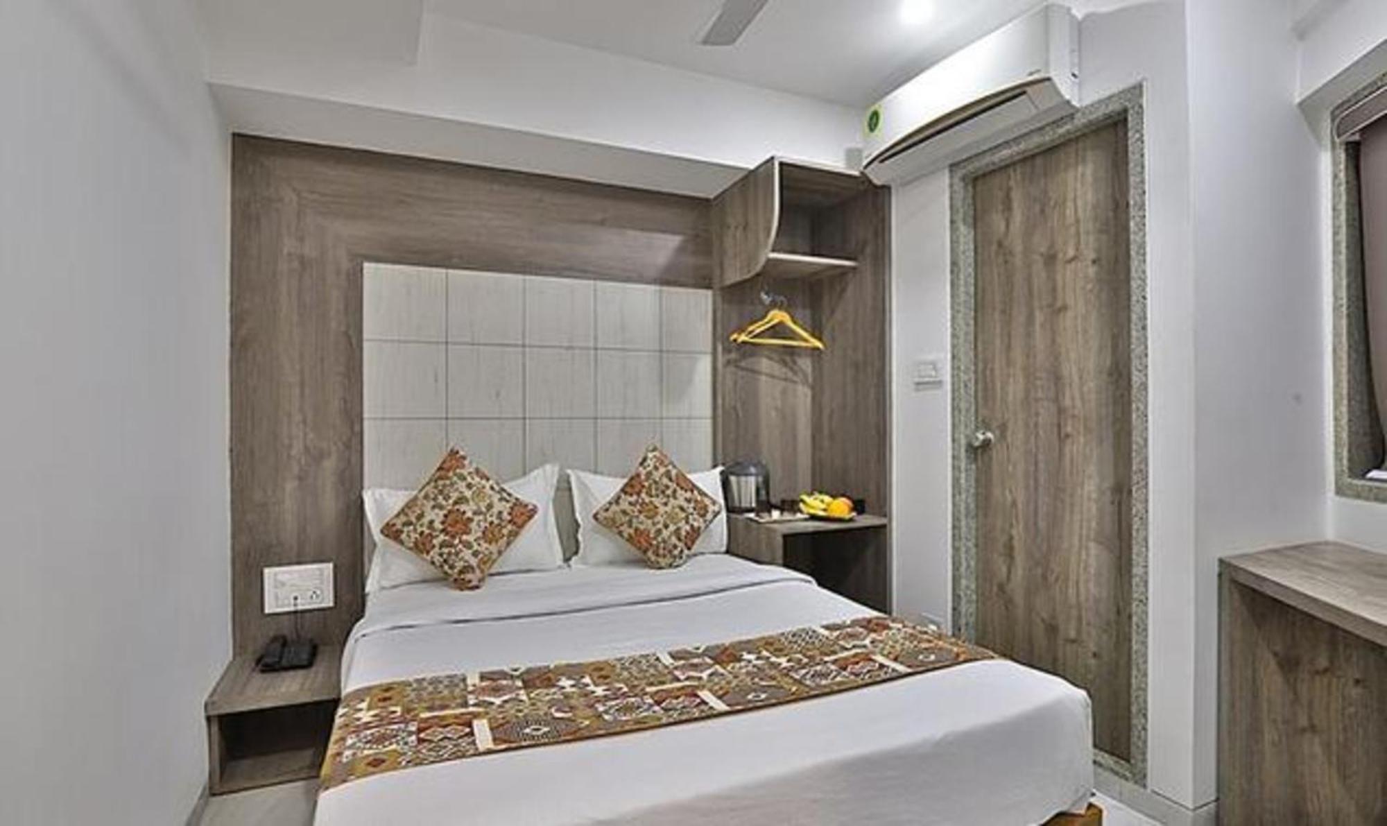 Fabhotel Prime Legend Surat Exterior photo